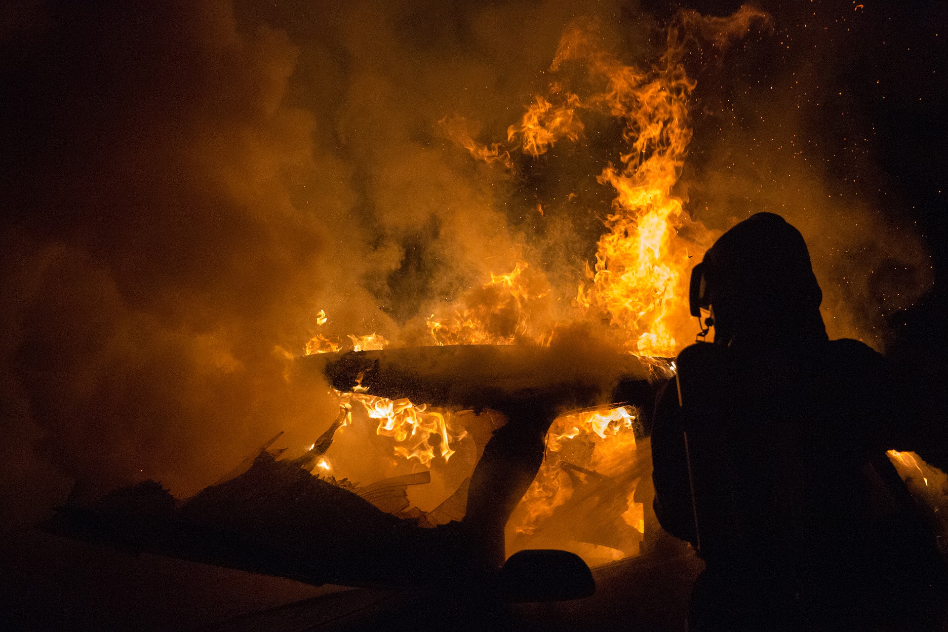 Поджог. Взрыв ночью.